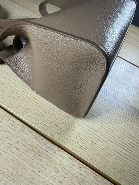 Cuyana Double Loop Bag Cappuccino. - Picture 4 of 12